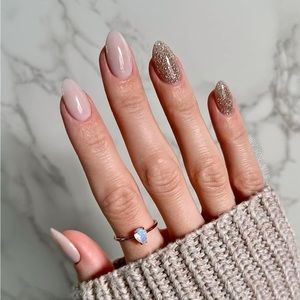 1 OZ Dip Powder. Revel Nail D233 Runway